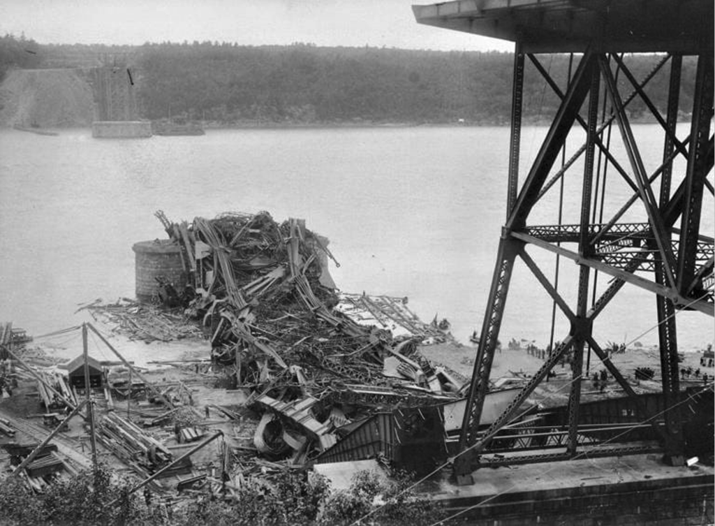 1er pont de Québec après son écroulement