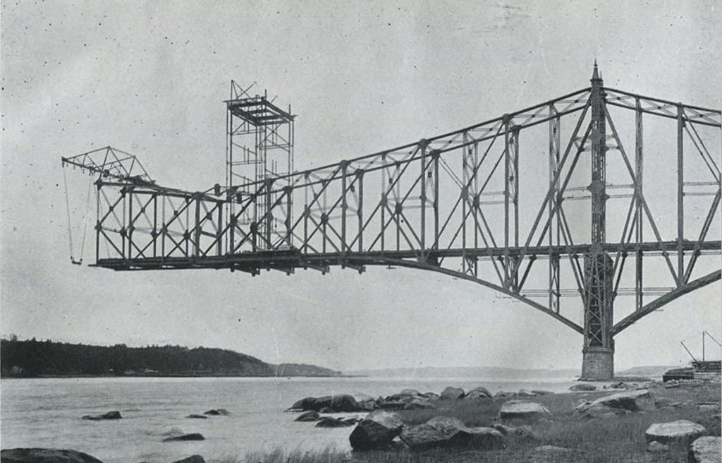 1er pont de Québec en cours de montage